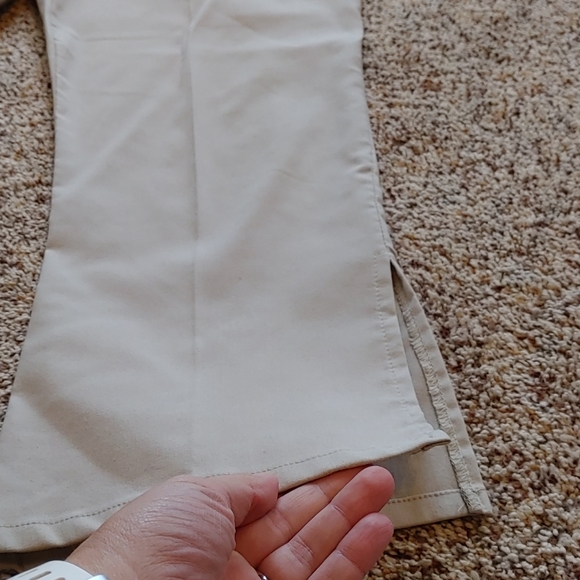 Khaki Capris, Size 5 - Picture 6 of 7